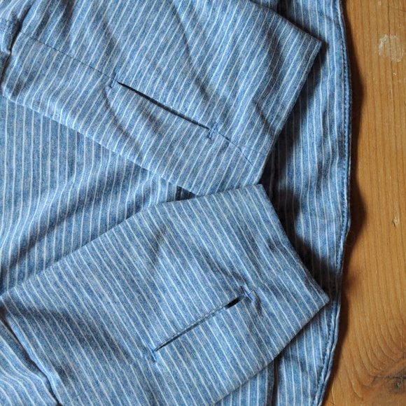 GAP breathable lightweight hoodie - Picture 2 of 4